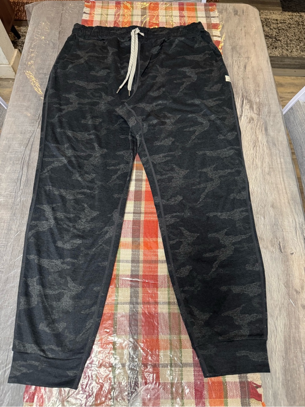 Vuori Black Heather Camo Joggers for Women